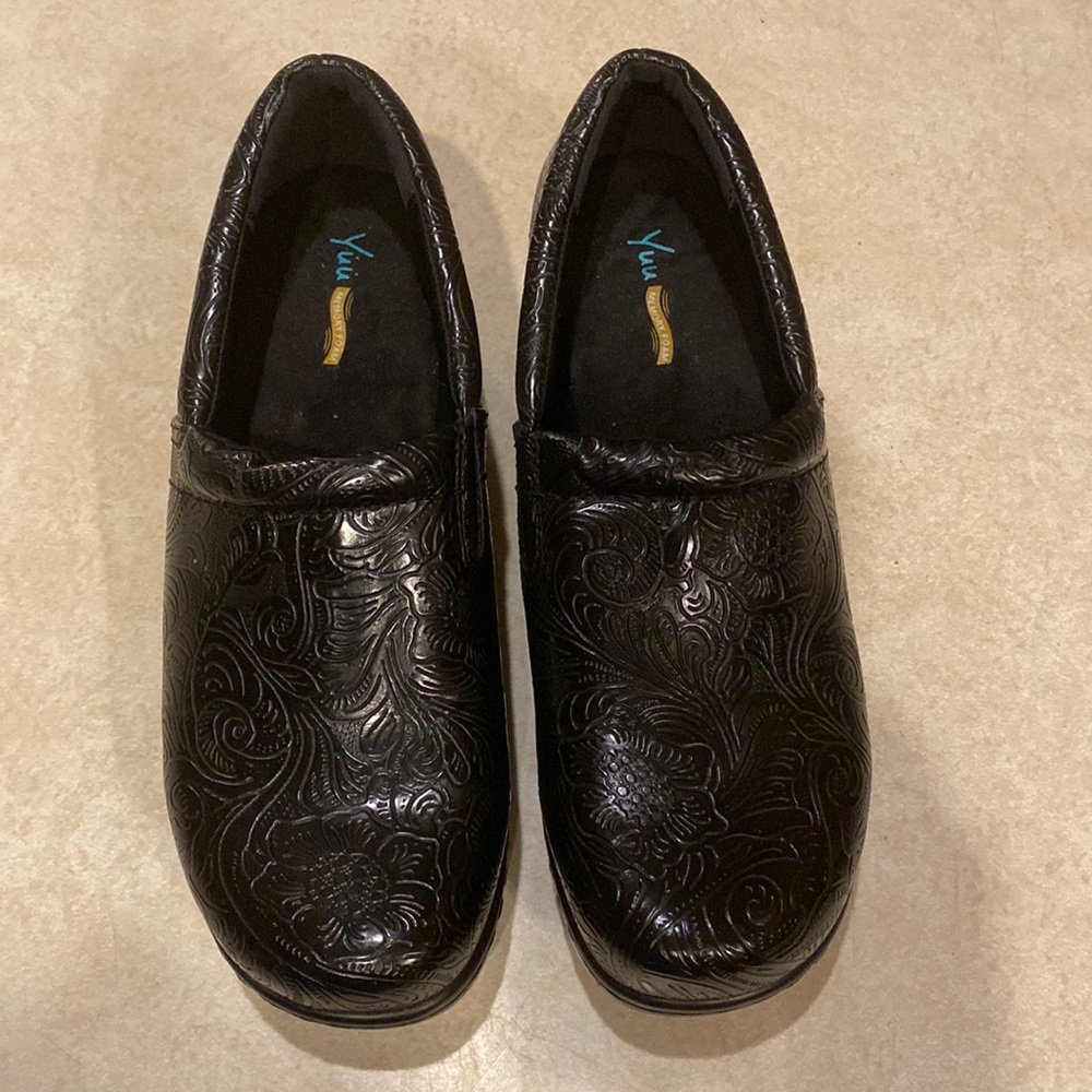 Womens size 9 black clog dress shoes - BRAND NEW
